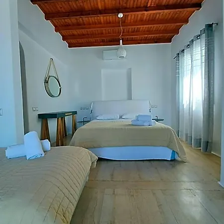Manos Hotell 4*