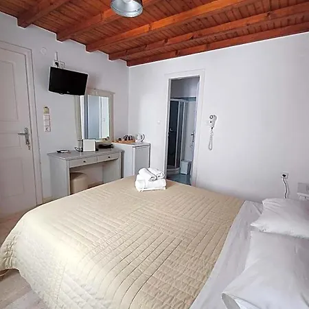 Manos Hotell 4*